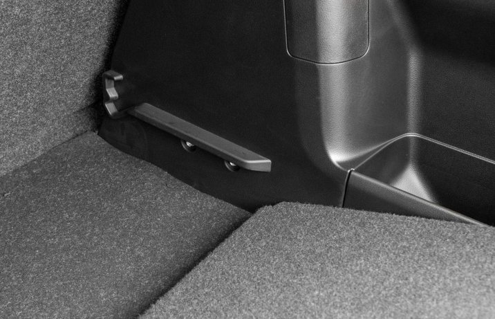 Suzuki S-Cross - ruchome dno