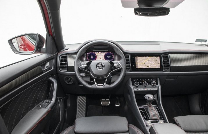 Skoda Kodiaq RS (2022) – kokpit, deska rozdzielcza