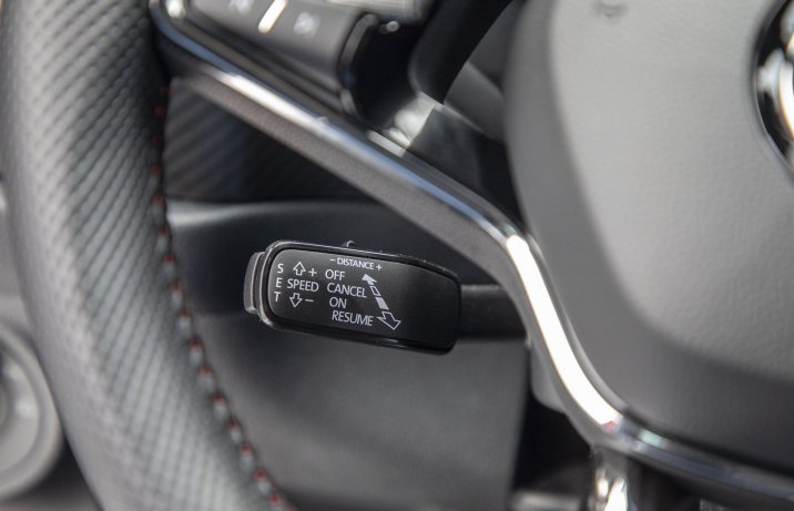 Skoda Kodiaq RS (2022) – manetka tempomatu