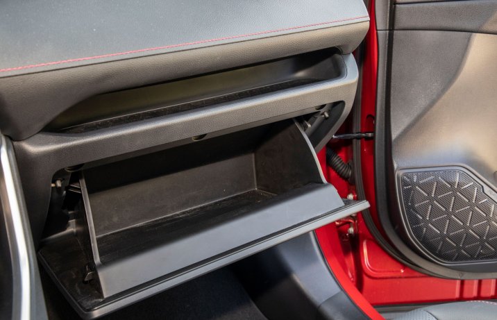 Toyota RAV4 Plug-in Hybrid - schowek