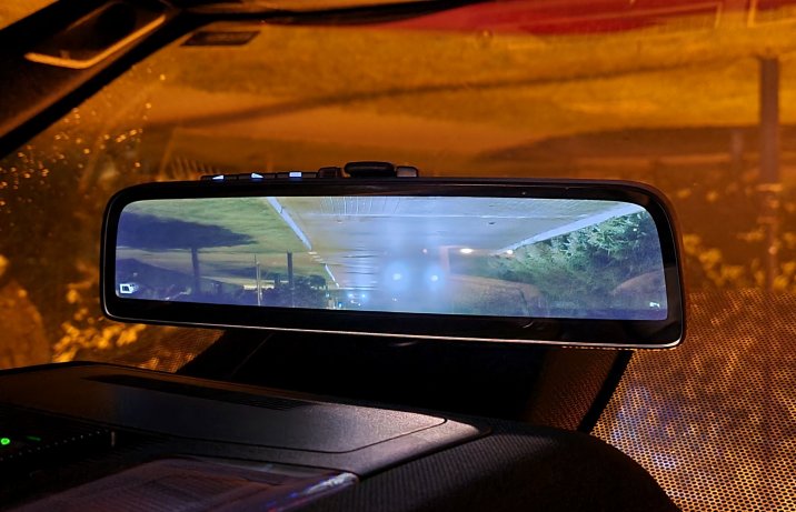 Toyota RAV4 Plug-in Hybrid - cyfrowe lusterko