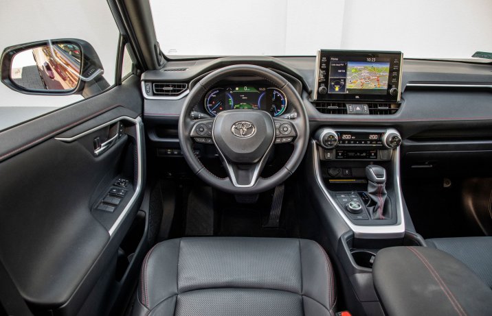 2021 Toyota RAV4 Plug-in Hybrid – deska rozdzielcza