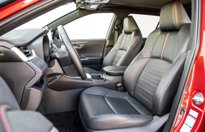 2021 Toyota RAV4 Plug-in Hybrid – fotele