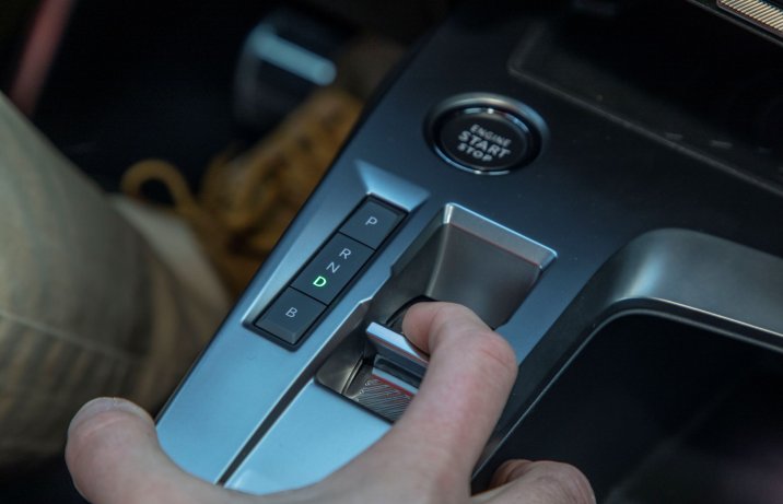 Peugeot 308 - dźwigienka automatu