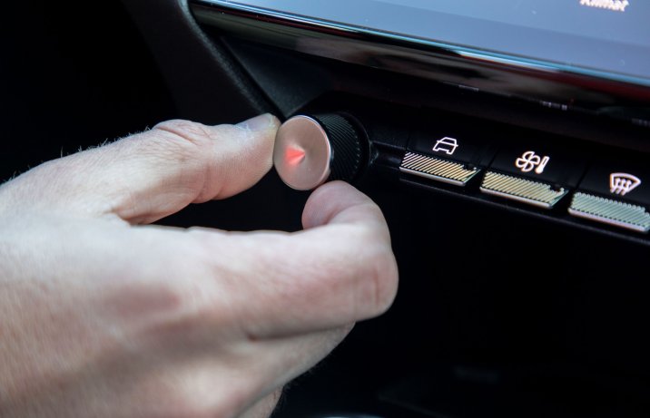 Peugeot 308 - pokrętło głośności