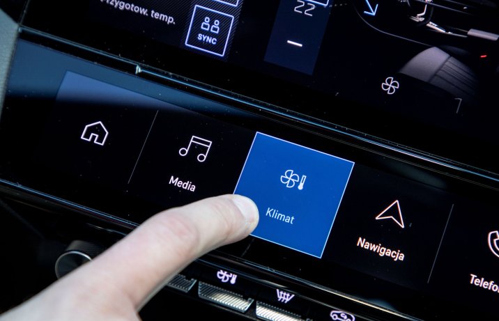 Peugeot 308 - panel dotykowy