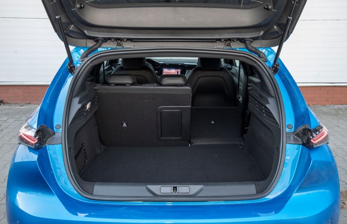 Peugeot 308 - złożone oparcie