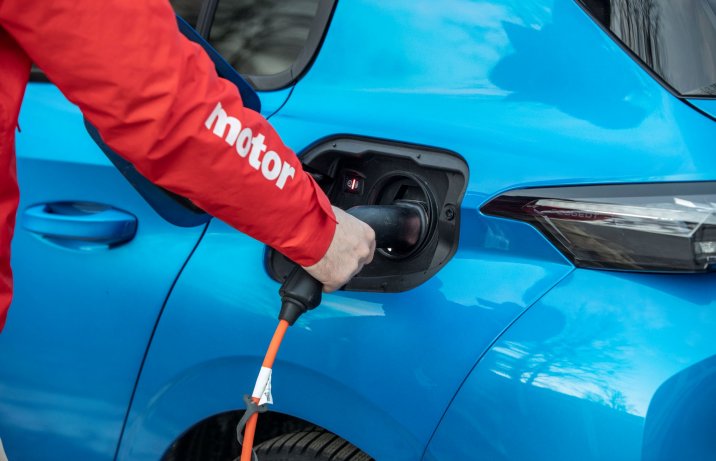 Peugeot 308 - ładowanie