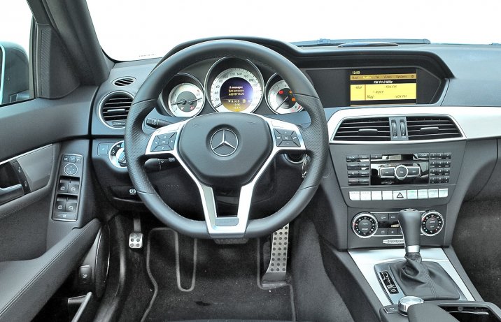 Mercedes klasy C W204 – deska rozdzielcza