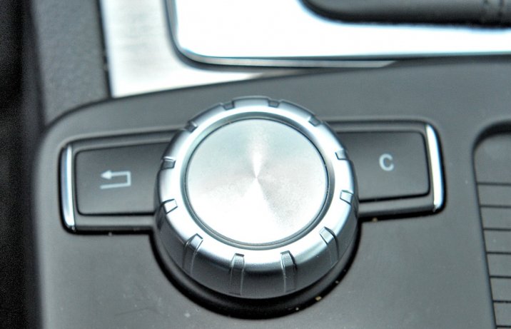Mercedes klasy C W204 – sterowanie multimediami