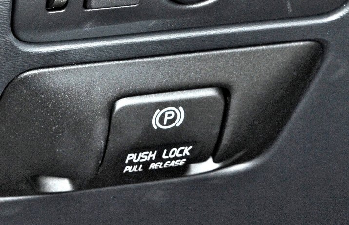 Volvo S60 II – hamulec ręczny