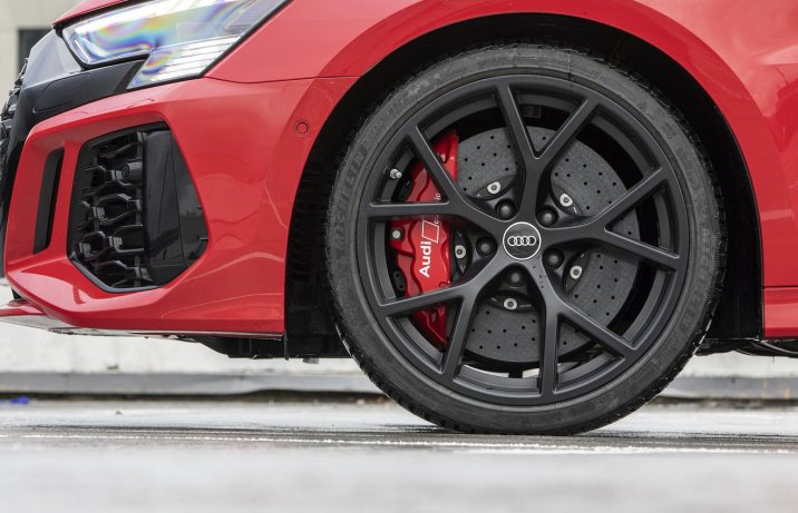 Audi RS 3 Sportback (2022) – hamulce