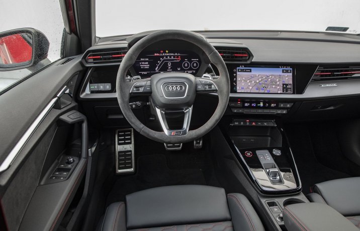 Audi RS 3 Sportback (2022) – kokpit, deska rozdzielcza