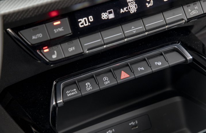 Audi RS 3 Sportback (2022) – przycisk trybów jazdy