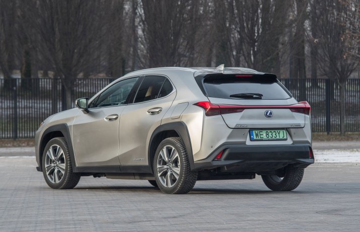 Lexus UX 300e - tył