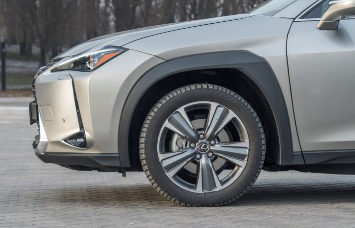 Lexus UX 300e - koło