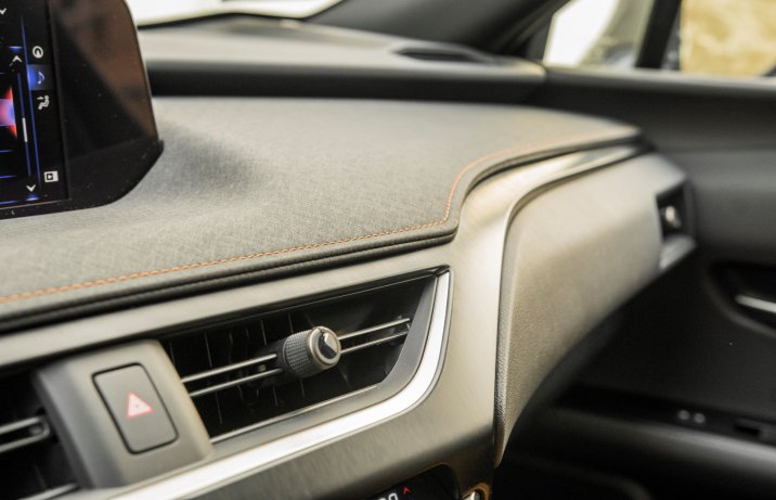 Lexus UX 300e - wykończenie