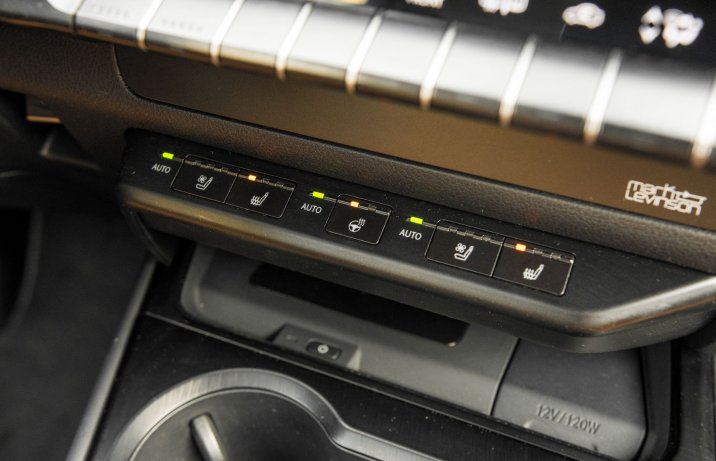 Lexus UX 300e - ogrzewanie