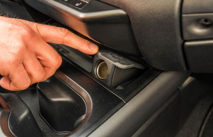 Lexus UX 300e - gniazdko 12 V