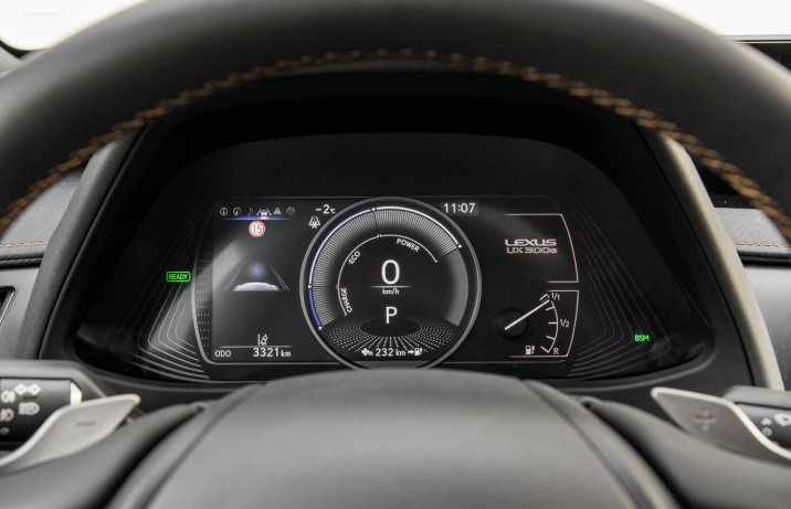 Lexus UX 300e - zegary