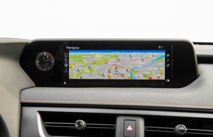 Lexus UX 300e - nawigacja