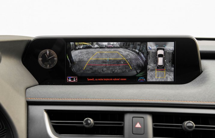 Lexus UX 300e - kamery