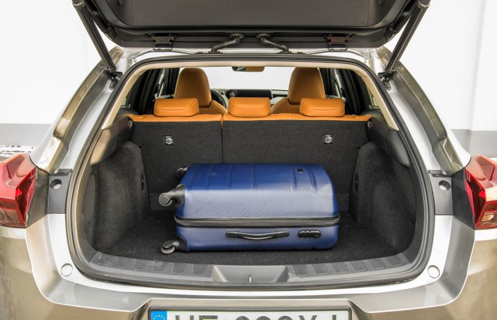 Lexus UX 300e - bagażnik
