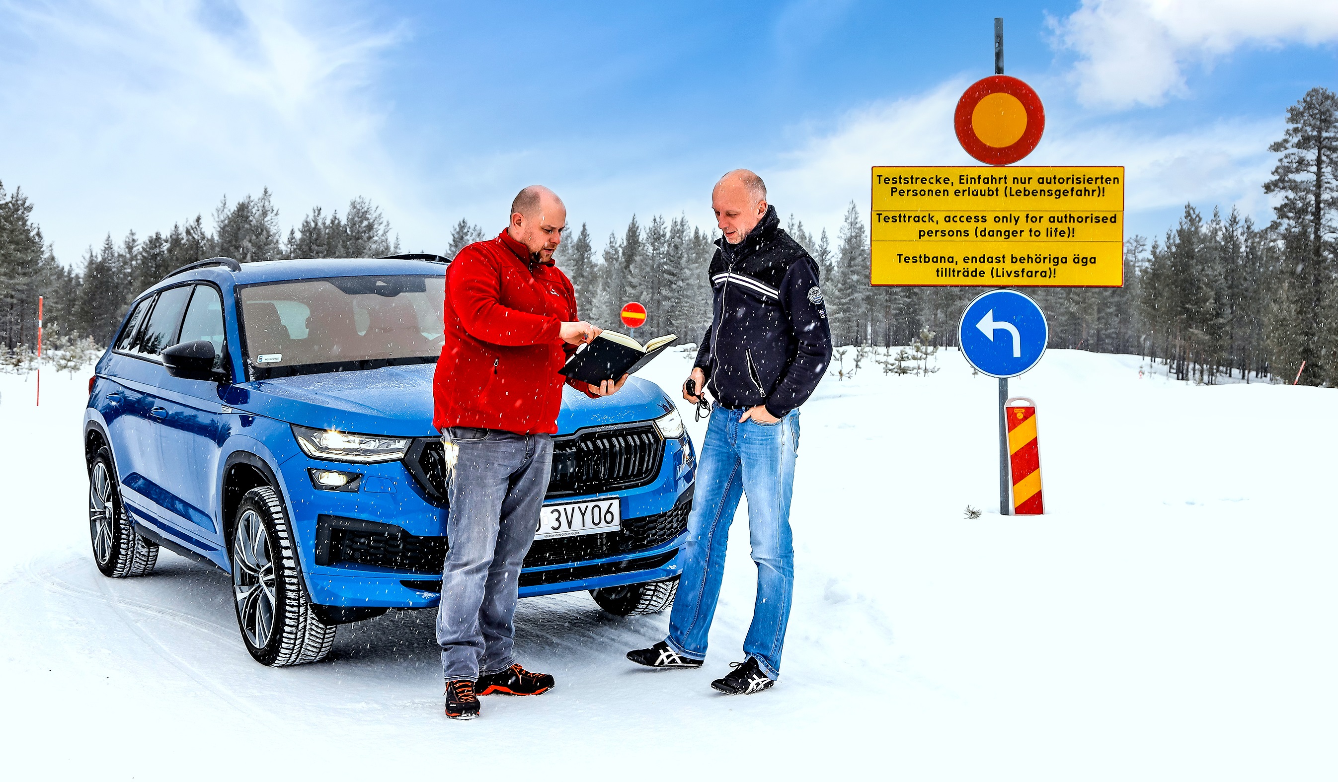 auto_na_zimowym_torze_testowym