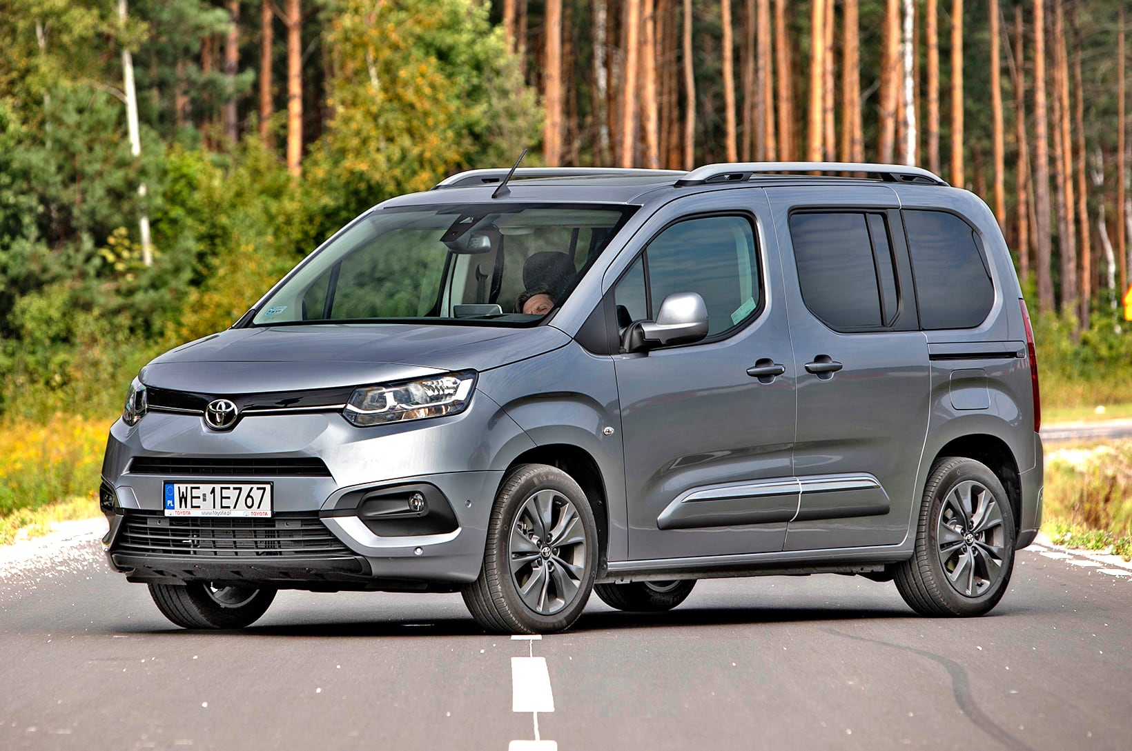 Toyota Proace City przód i bok
