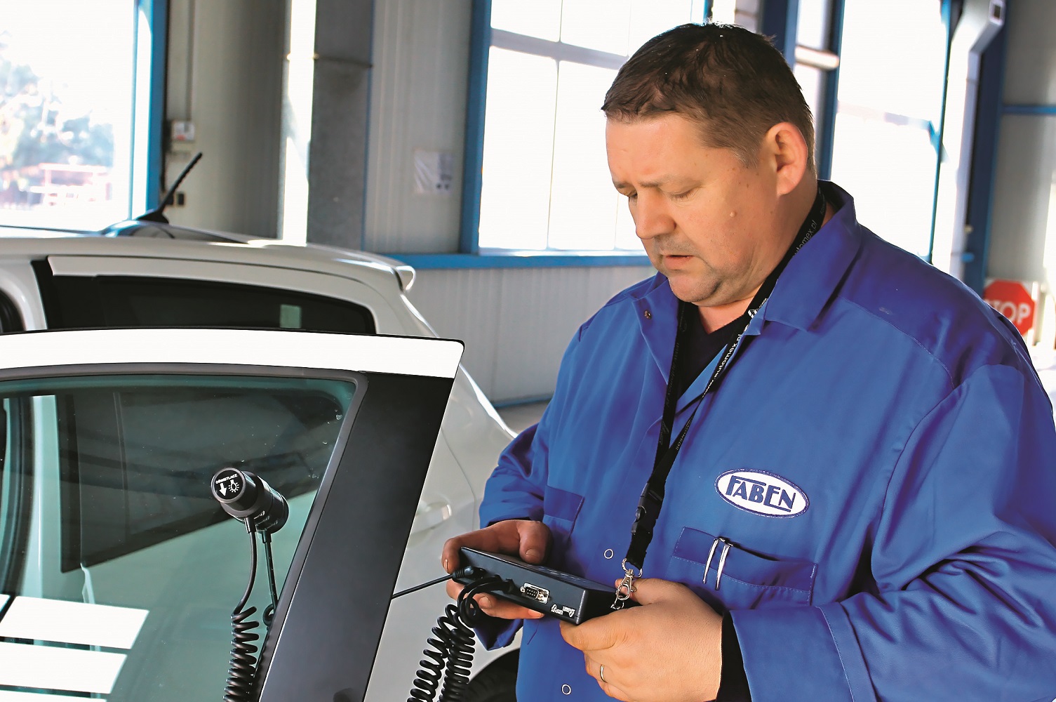 pomiar_przyciemnienie_szyb