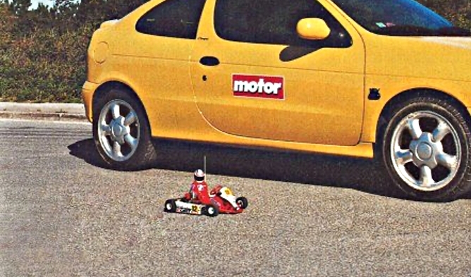 Renault Megane Coupe bok z modelikiem