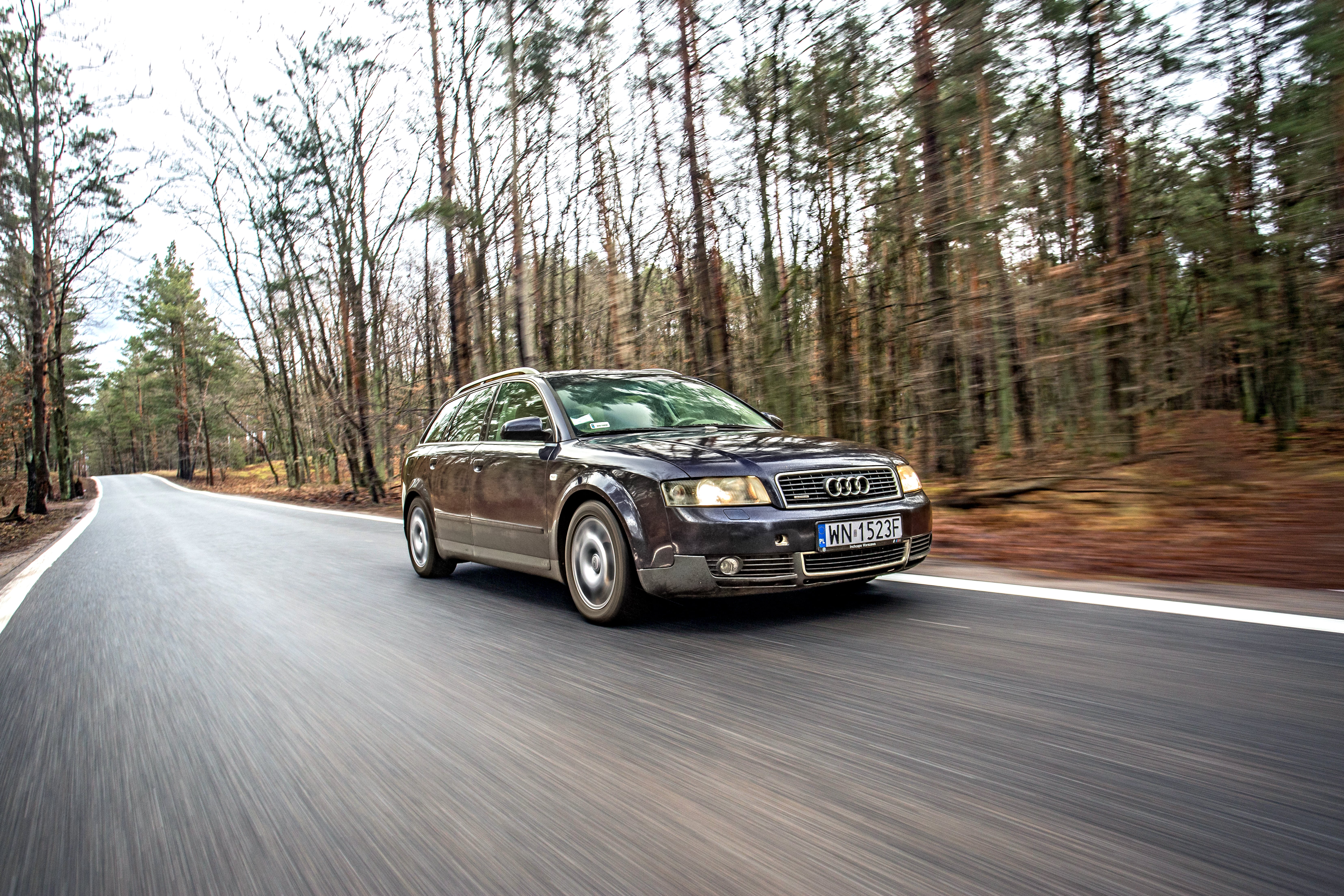 Audi A4 B6 Avant 2.5 V6 TDI quattro – przód i bok w ruchu