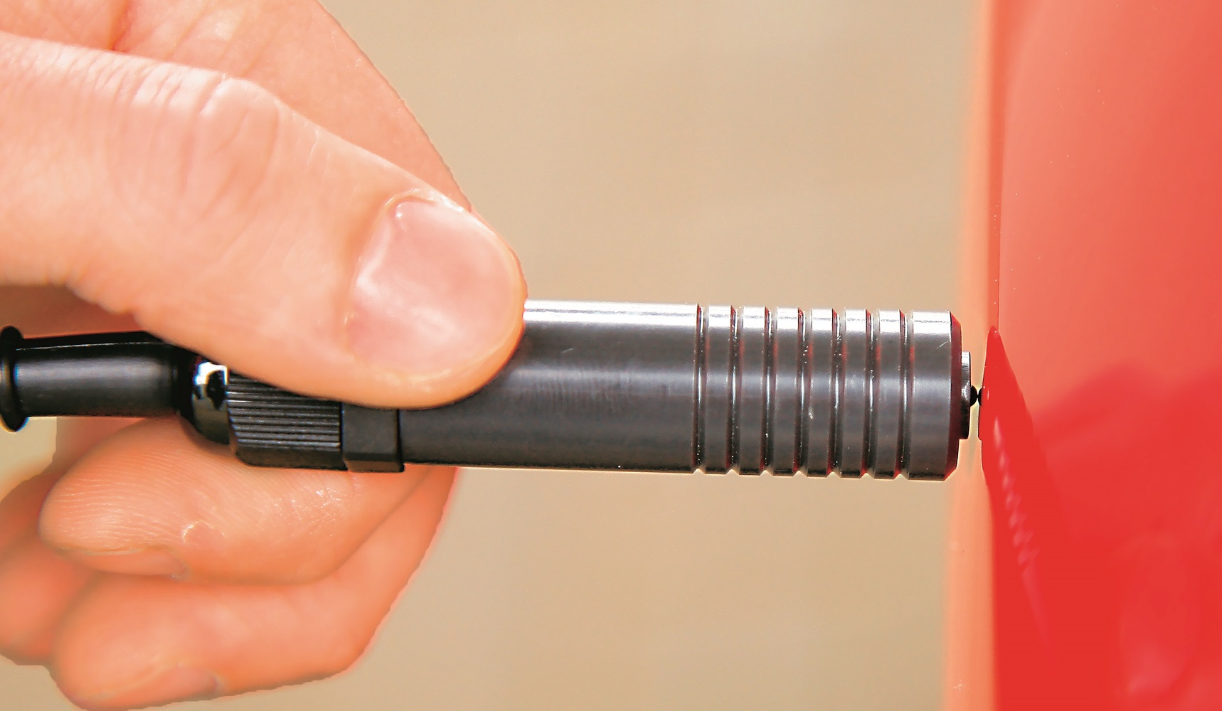 pomiar_grubosci_lakieru_miernik_glowica_okragla