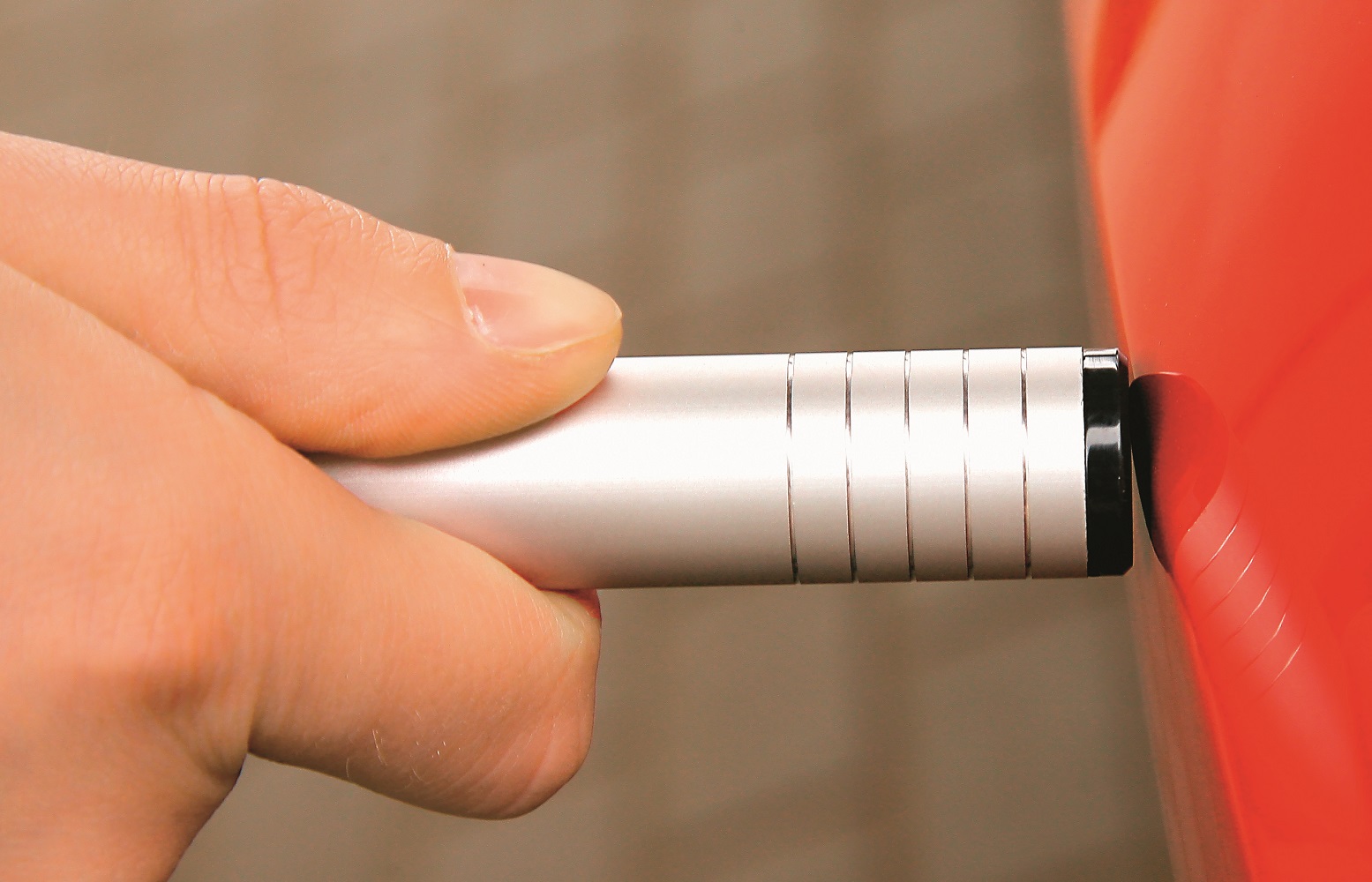 pomiar_grubosci_lakieru_miernik_glowica_plaska