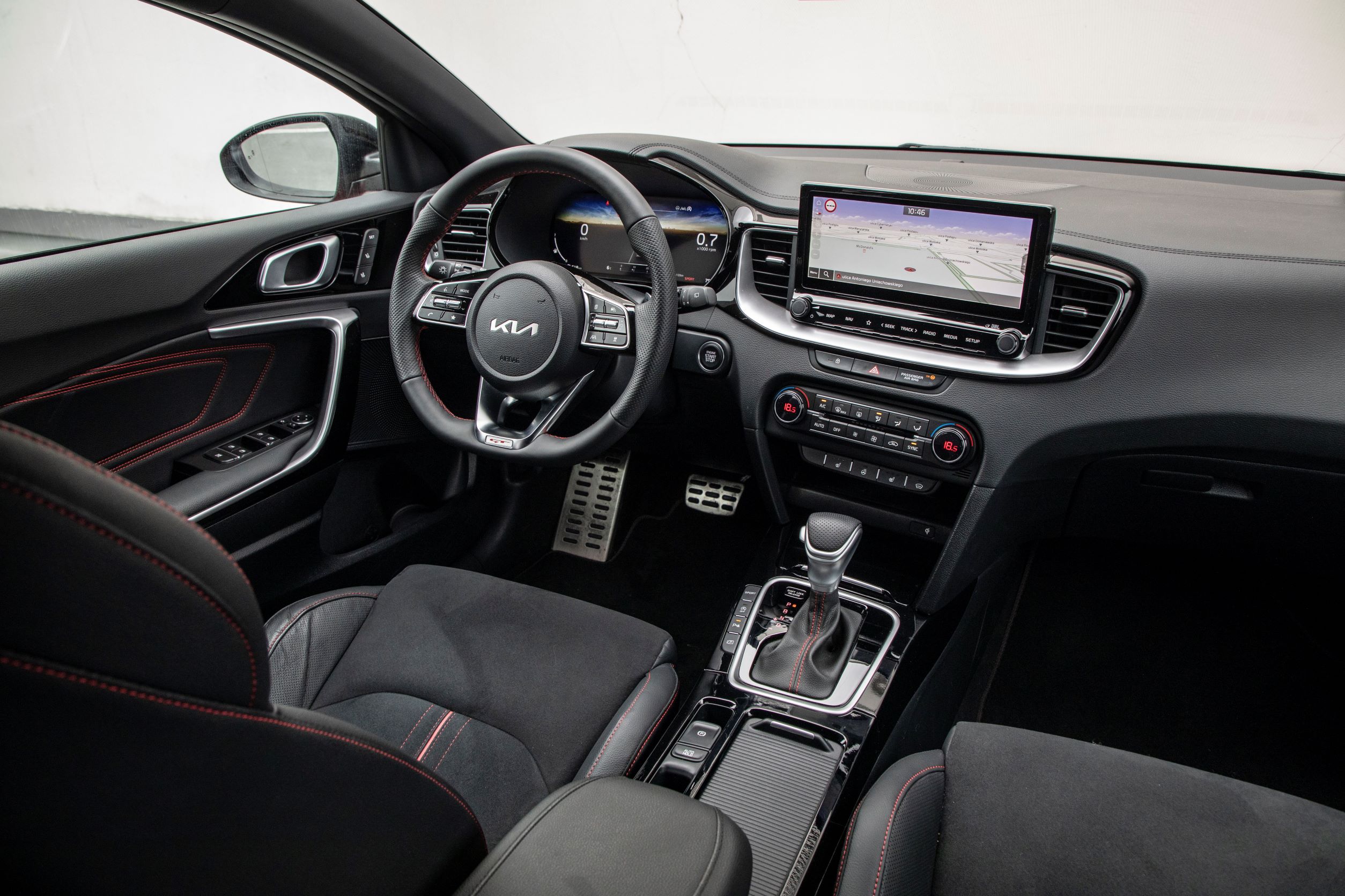 Kia ProCeed - kokpit