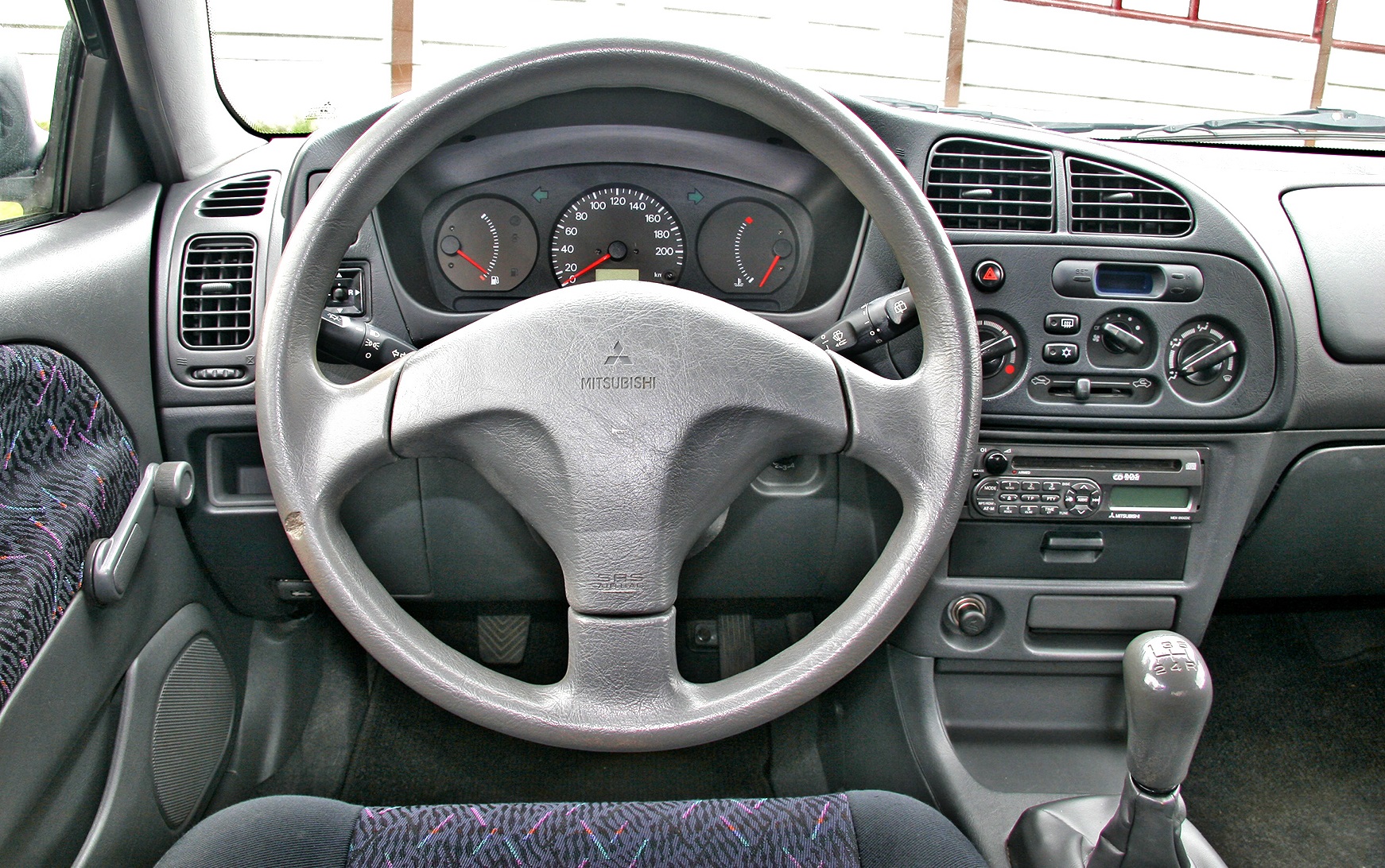 Mitsubishi_Colt_V_deska