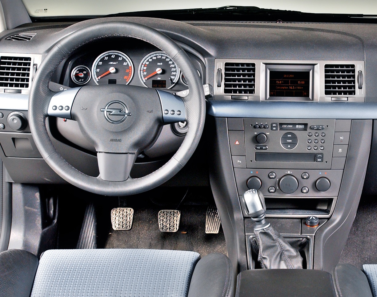 Opel_Vectra_C_deska