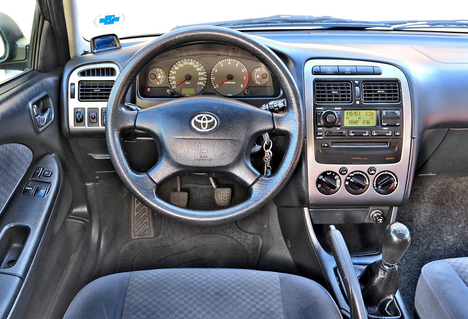 Toyota_Avensis_I_deska