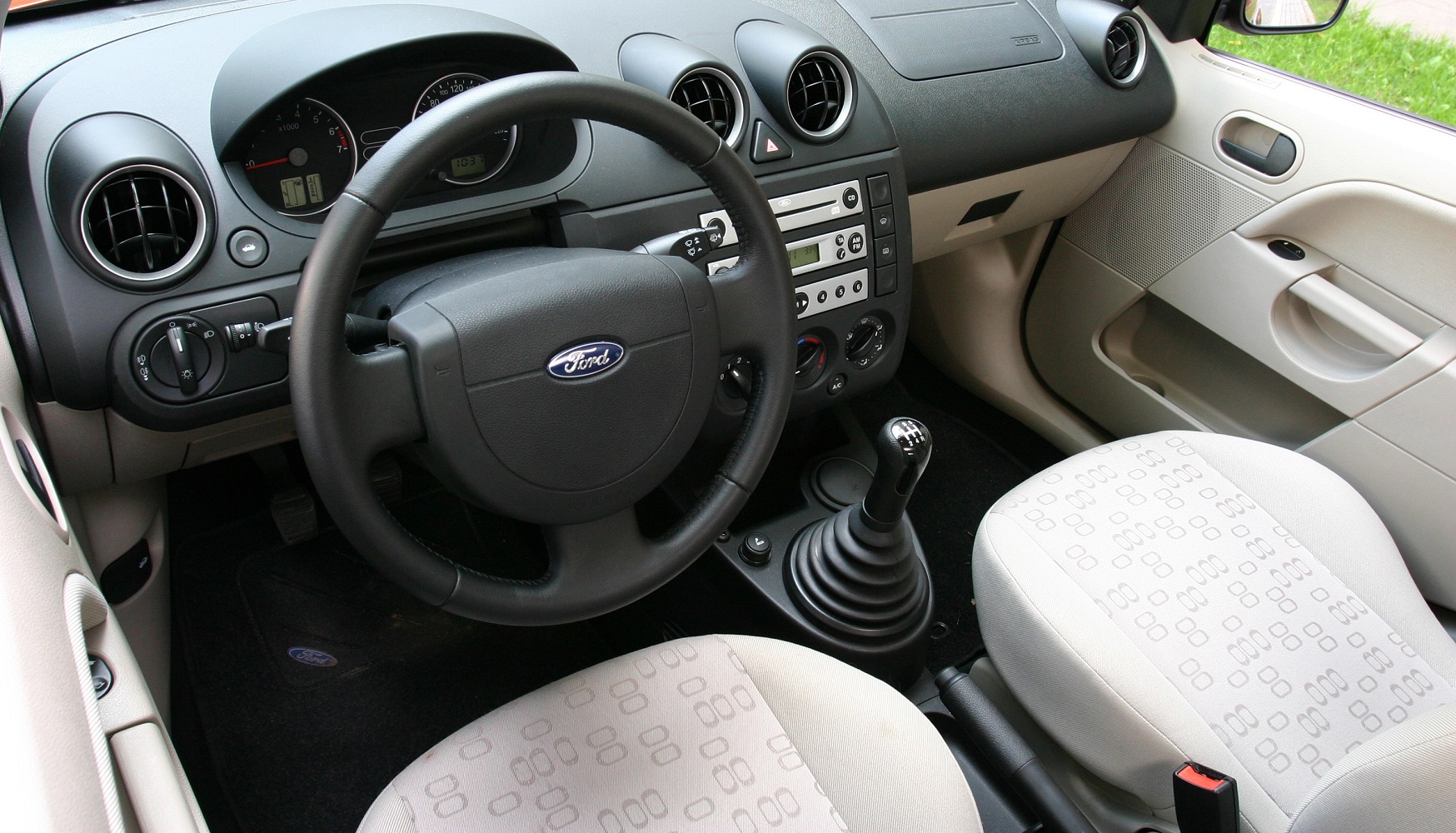 Fiesta_Mk6_deska