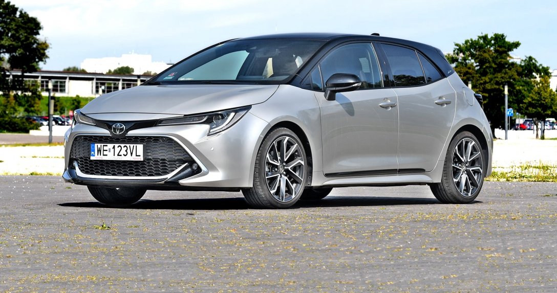 Toyota Corolla przód i bok