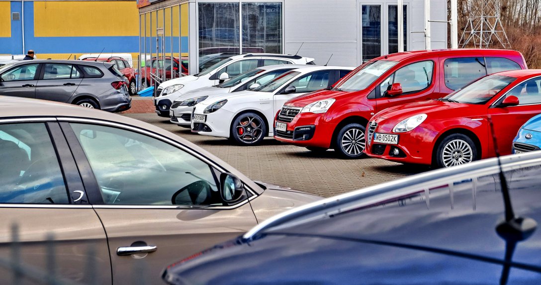 samochody używane na placu