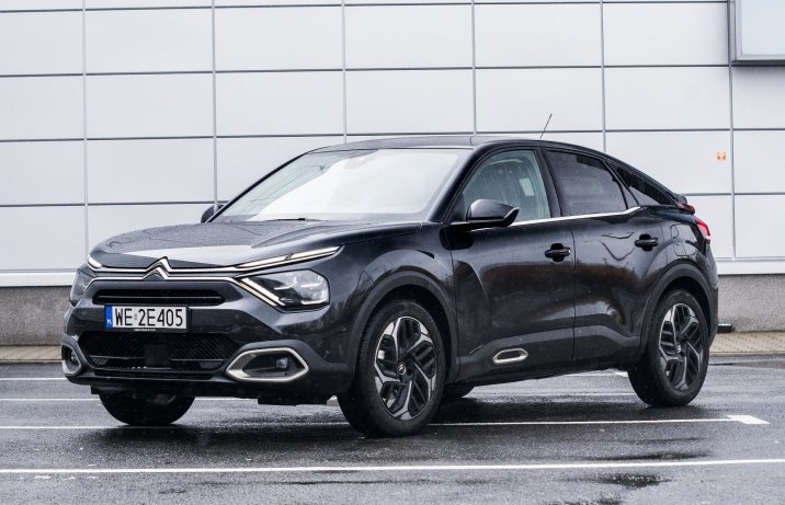 Citroen C4 1.2 PureTech 131 KM (2022) – przód