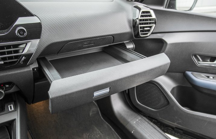 Citroen C4 1.2 PureTech 131 KM (2022) – schowek