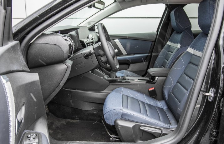 Citroen C4 1.2 PureTech 131 KM (2022) – fotele