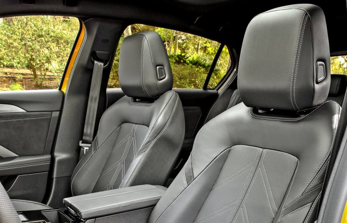 Nowy Opel Astra – fotele
