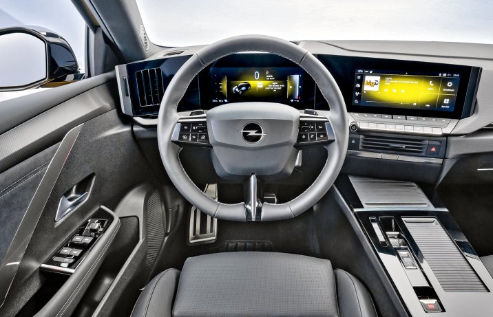 Nowy Opel Astra – deska rozdzielcza