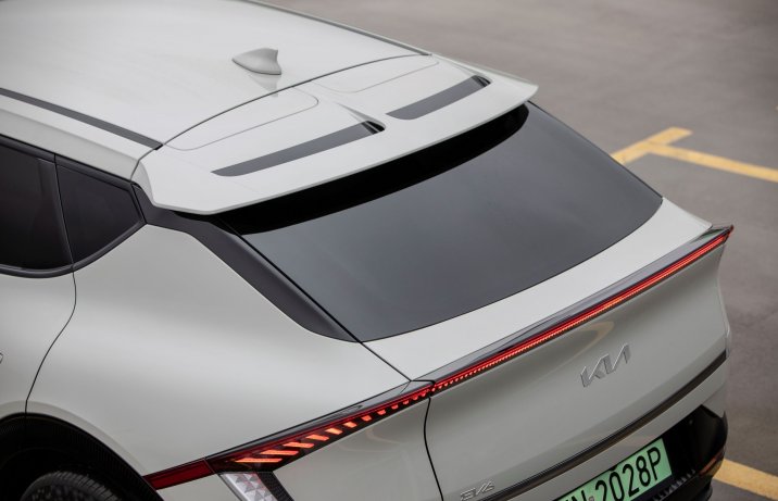 Kia EV6 - spojler