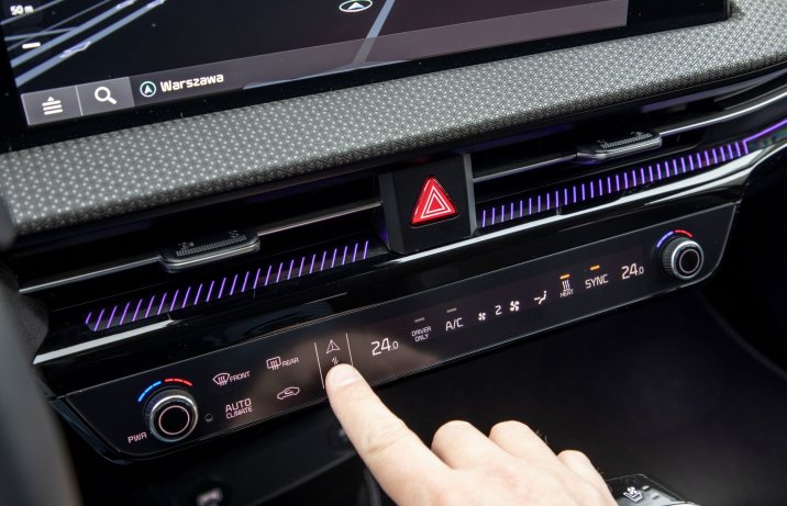 Kia EV6 - panel dotykowy