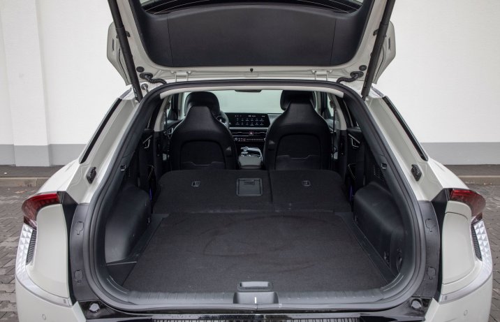 Kia EV6 - złożona kanapa