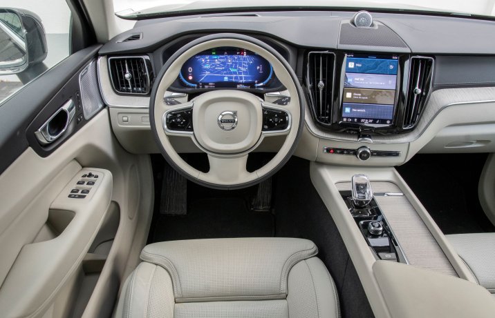 Volvo XC60 B4 diesel - kokpit